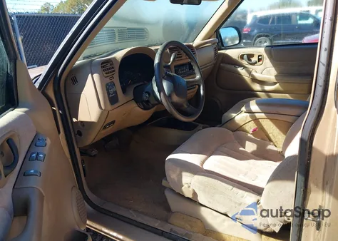 2000 Chevrolet Blazer Ls from USA, damaged, VIN 1GNCS18W9YK126628